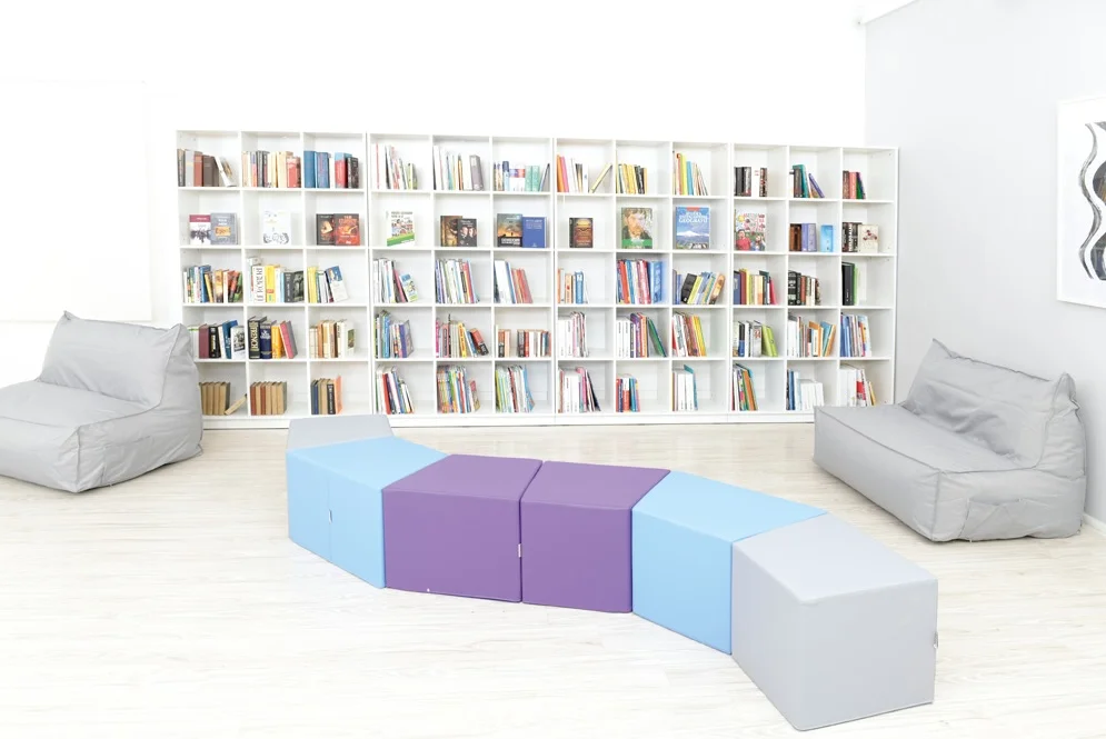 Aménagement d'un espace jeunes en ACM avec mobilier modulable